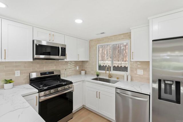 1344 Palomar Place 22, Vista, CA 92084