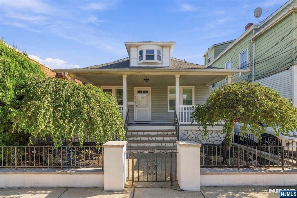297 Lakeview Avenue, Clifton, NJ 07011