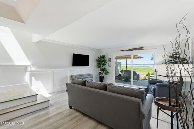 2 William Hilton Pkwy Apt 103, Hilton Head Island, SC 29926
