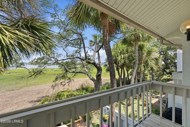 2 William Hilton Pkwy Apt 103, Hilton Head Island, SC 29926