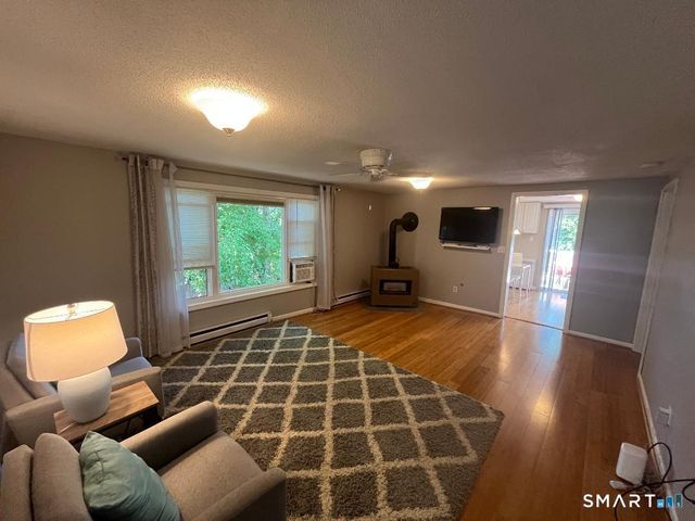 91 White Road, Ellington, CT 06029