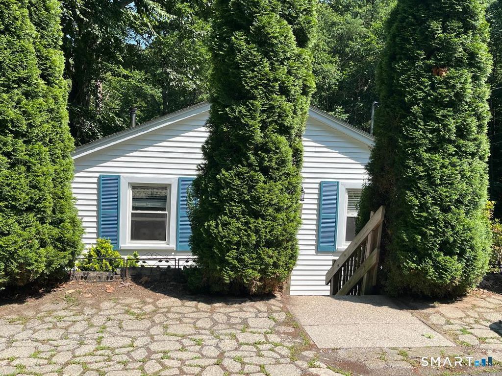 91 White Road, Ellington, CT 06029
