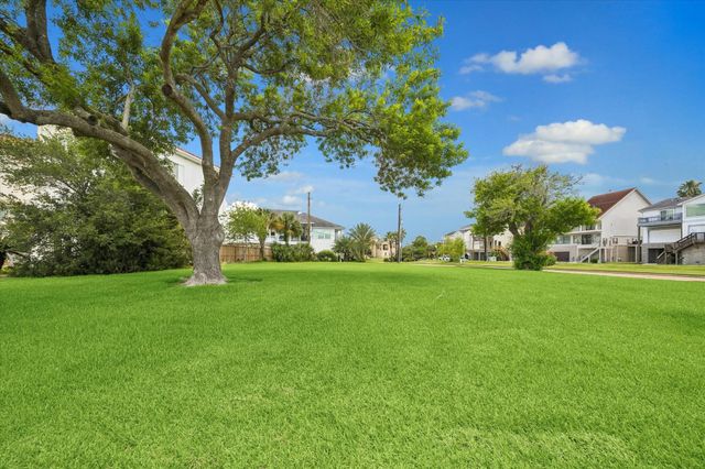 18743 Martinique Drive, Nassau Bay, TX 77058