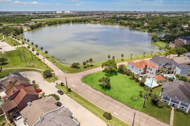 18743 Martinique Drive, Nassau Bay, TX 77058