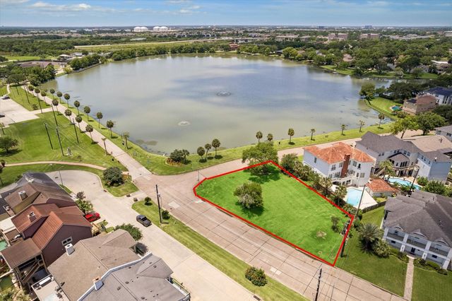 18743 Martinique Drive, Nassau Bay, TX 77058