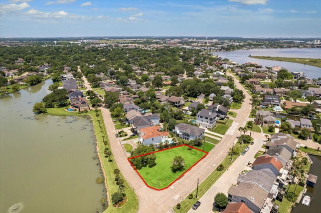18743 Martinique Drive, Nassau Bay, TX 77058