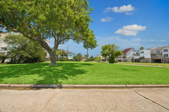 18743 Martinique Drive, Nassau Bay, TX 77058