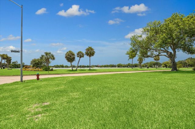 18743 Martinique Drive, Nassau Bay, TX 77058