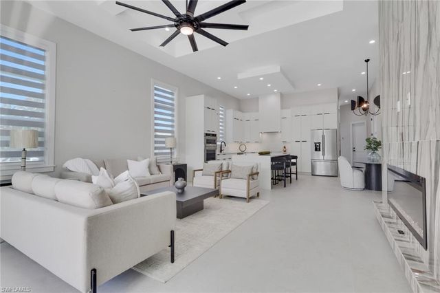 522 98th AVE N, Naples, FL 34108