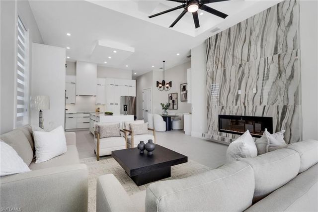 522 98th AVE N, Naples, FL 34108