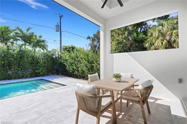 522 98th AVE N, Naples, FL 34108