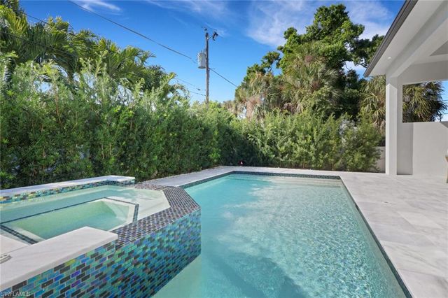 522 98th AVE N, Naples, FL 34108