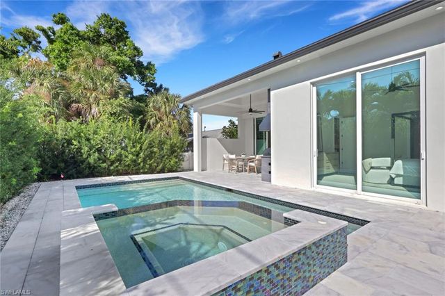 522 98th AVE N, Naples, FL 34108