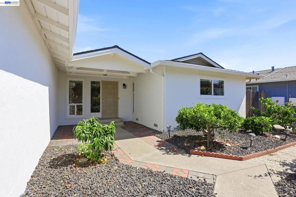 Image 3 of property listing at 2339 Belvedere Ave, San Leandro, CA 94577