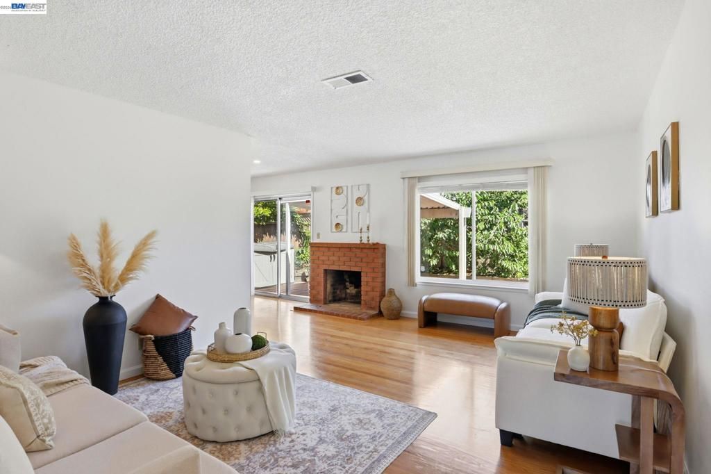 Image 5 of property listing at 2339 Belvedere Ave, San Leandro, CA 94577