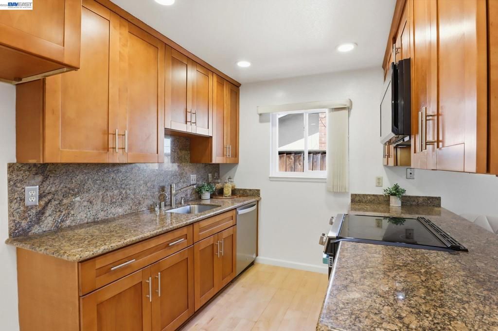 Image 8 of property listing at 2339 Belvedere Ave, San Leandro, CA 94577