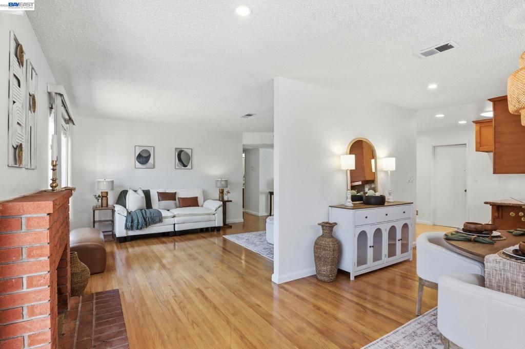Image 9 of property listing at 2339 Belvedere Ave, San Leandro, CA 94577