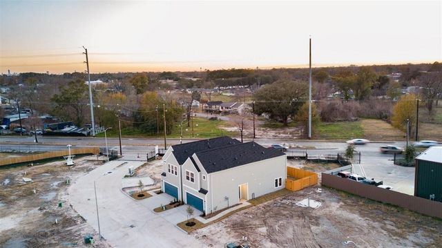 9111 Highland Northern Way, Houston, TX 77088