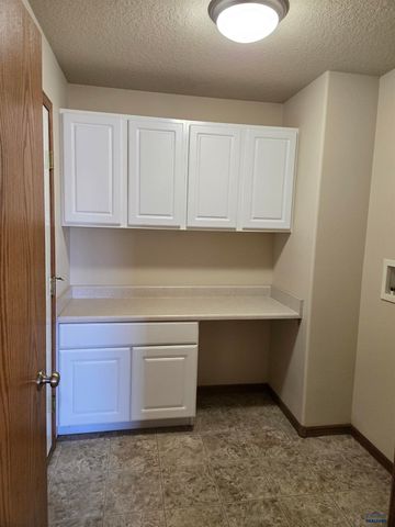 281 MINNESOTA, Rapid City, SD 57701