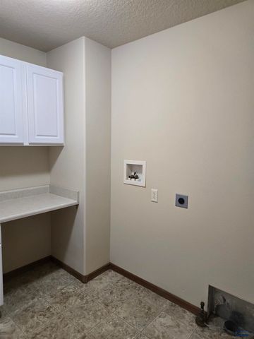 281 MINNESOTA, Rapid City, SD 57701