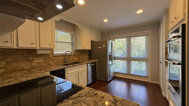 11527 Cedar Creek Drive, Houston, TX 77077