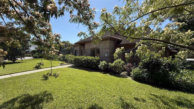 11527 Cedar Creek Drive, Houston, TX 77077