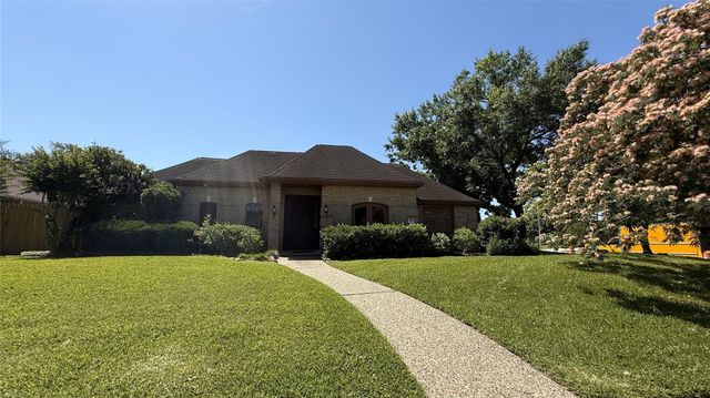 11527 Cedar Creek Drive, Houston, TX 77077