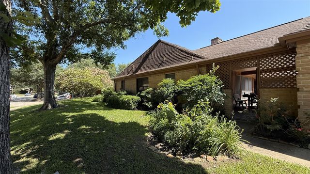 11527 Cedar Creek Drive, Houston, TX 77077