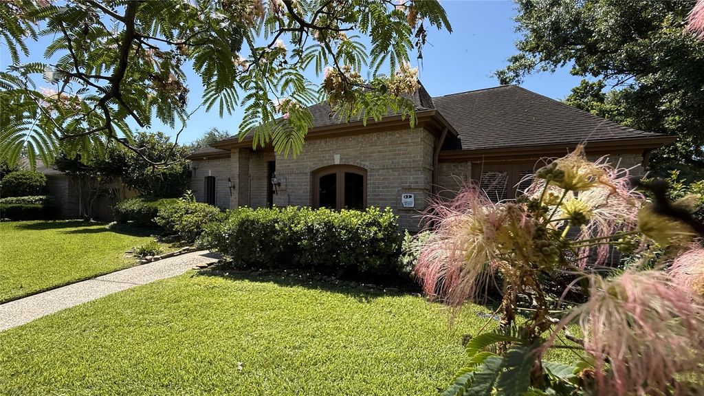 11527 Cedar Creek Drive, Houston, TX 77077