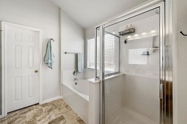 20404 Farm Pond LN, Pflugerville, TX 78660