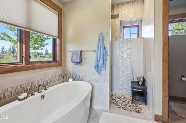 19361 Roswell Drive, Bend, OR 97702