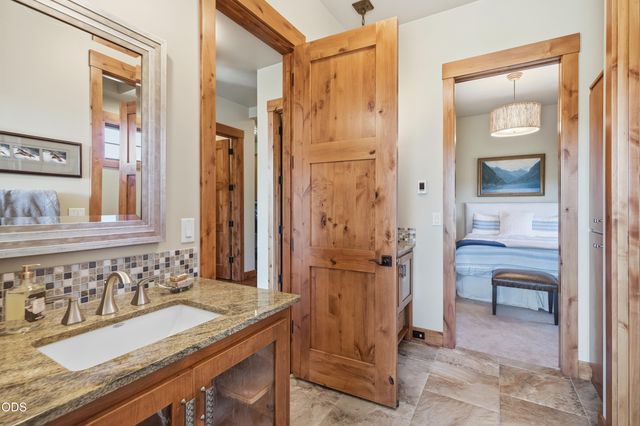 19361 Roswell Drive, Bend, OR 97702