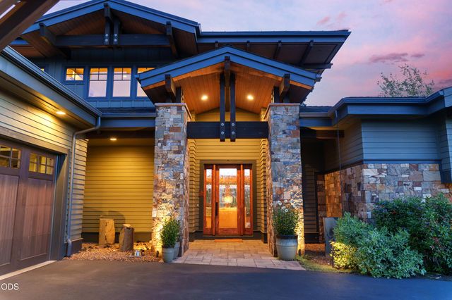 19361 Roswell Drive, Bend, OR 97702