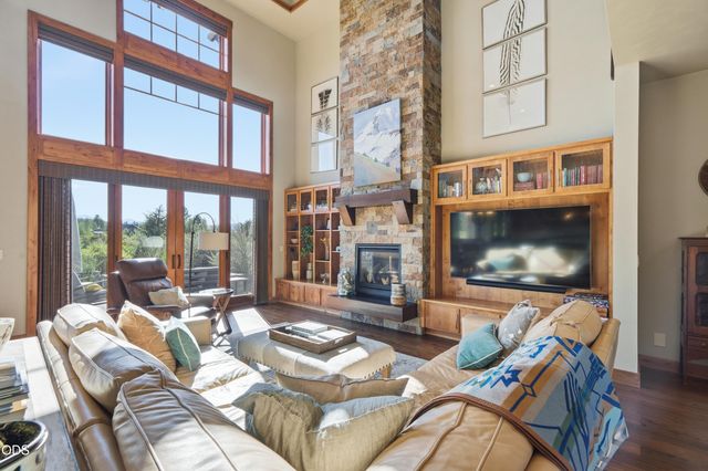 19361 Roswell Drive, Bend, OR 97702