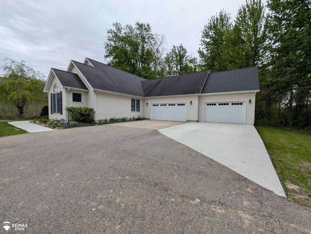 1245 W Vienna Road, Clio, MI 48420