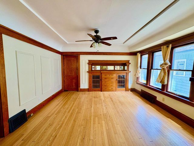 4034 N Larkin STREET, Shorewood, WI 53211