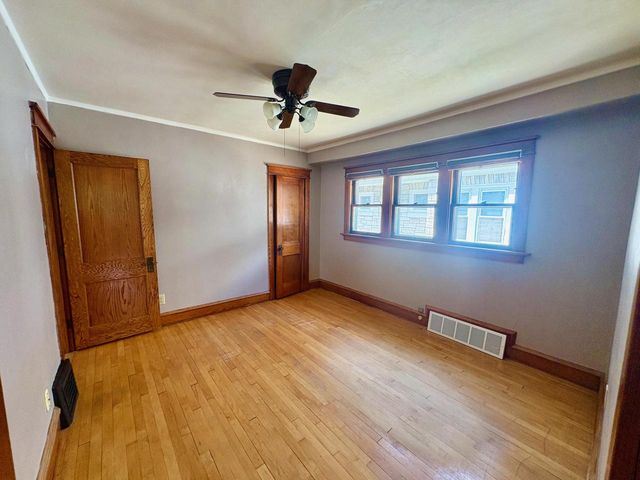 4034 N Larkin STREET, Shorewood, WI 53211