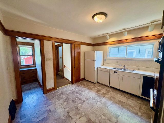 4034 N Larkin STREET, Shorewood, WI 53211