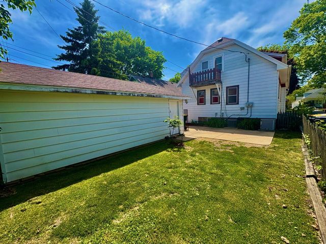 4034 N Larkin STREET, Shorewood, WI 53211