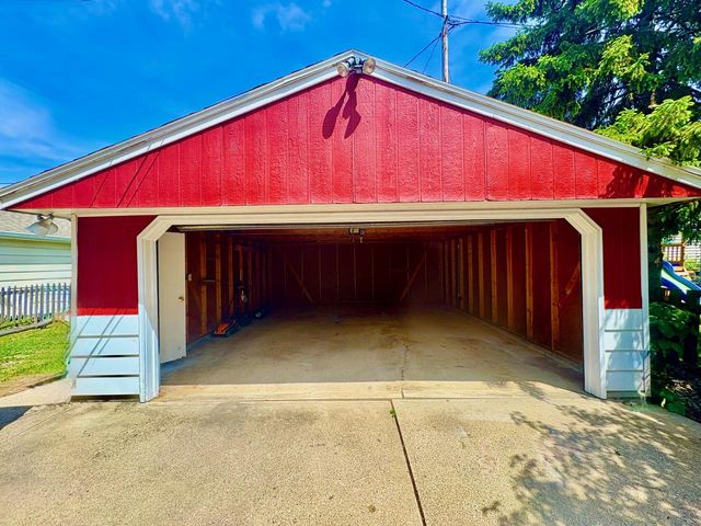 4034 N Larkin STREET, Shorewood, WI 53211