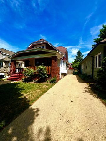 4034 N Larkin STREET, Shorewood, WI 53211