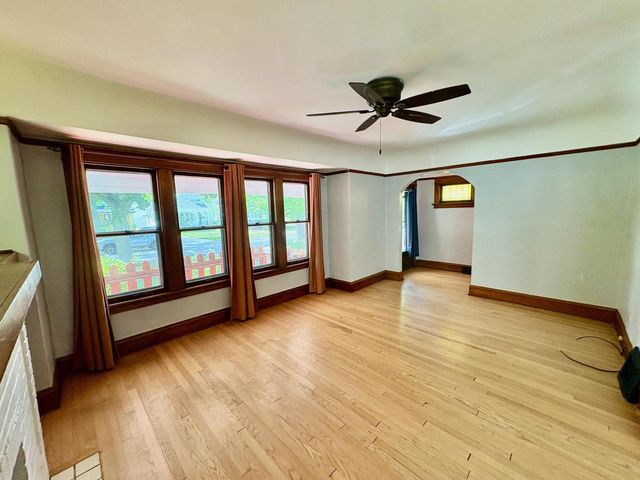 4034 N Larkin STREET, Shorewood, WI 53211
