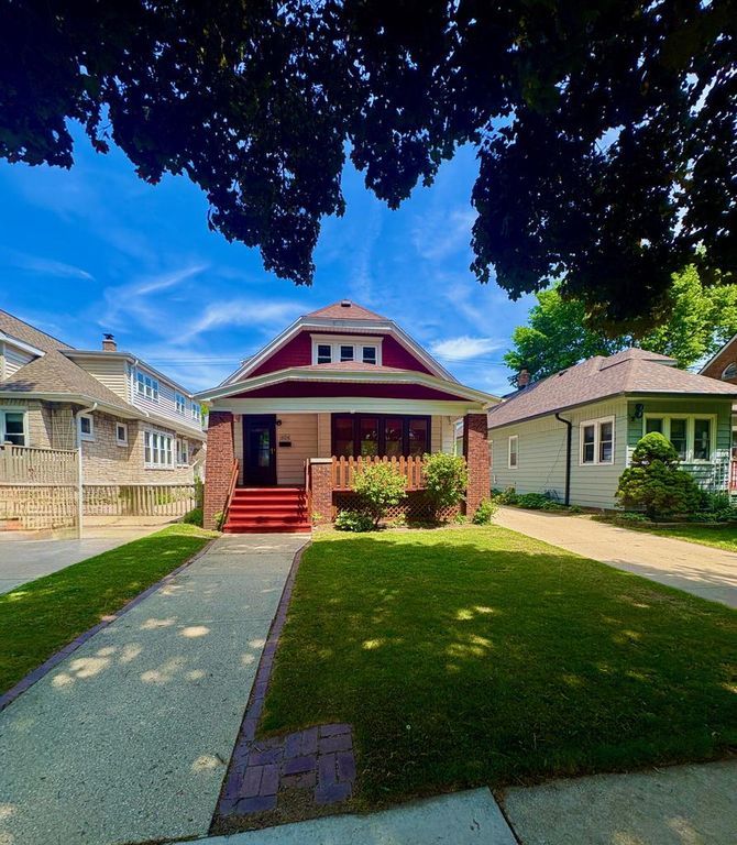 4034 N Larkin STREET, Shorewood, WI 53211