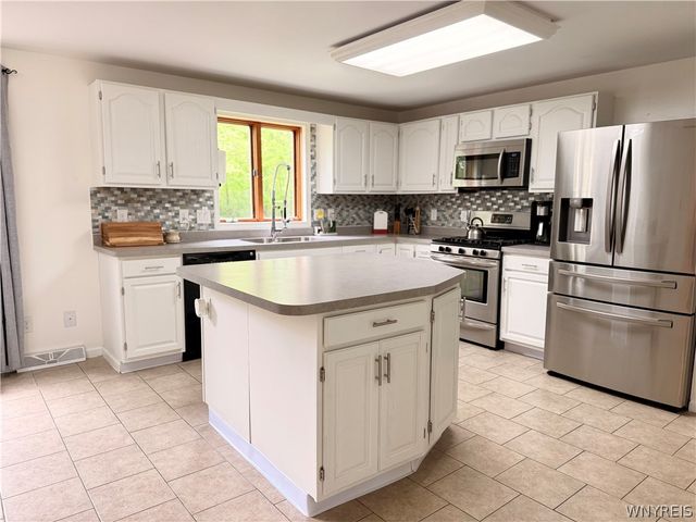 120 Sunset Drive, Hamburg, NY 14075
