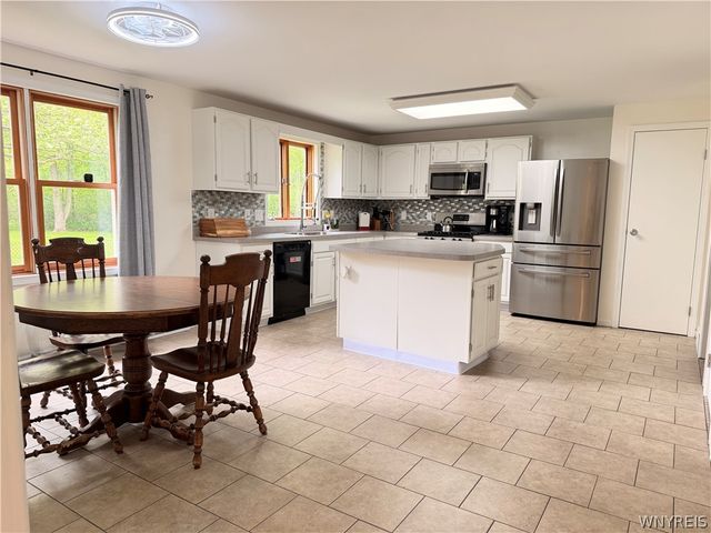 120 Sunset Drive, Hamburg, NY 14075