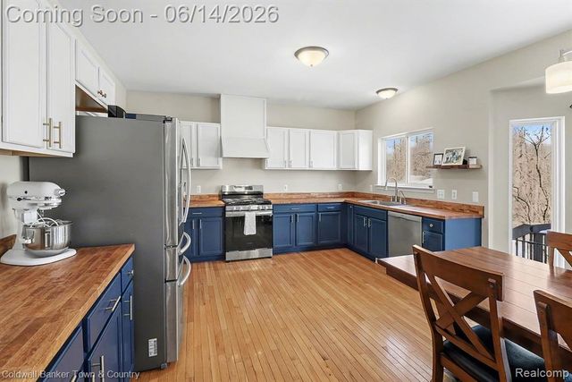 9120 Lakewood Drive, Whitmore Lake, MI 48189