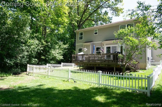 9120 Lakewood Drive, Whitmore Lake, MI 48189