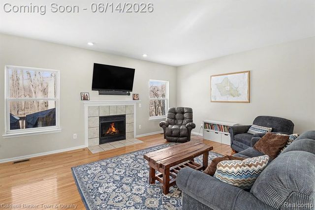 9120 Lakewood Drive, Whitmore Lake, MI 48189