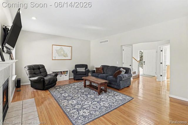 9120 Lakewood Drive, Whitmore Lake, MI 48189