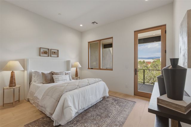 2 Vista Del Cielo, Santa Fe, NM 87506